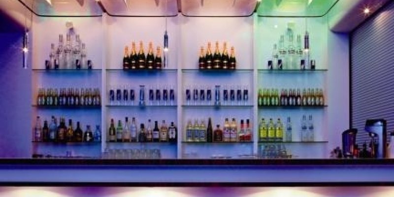 Exklusive Eventlocation direkt an der Elbe - Bar Club La Nuit