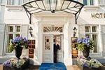 Luxuriös-klass. Hotel mit Tagungsräumen - Hoteleingang