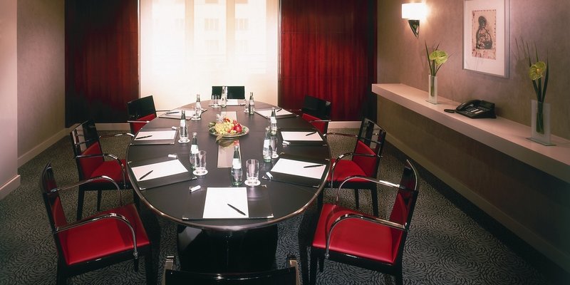 Hotel im Art+Tech-Stil mit Skybar