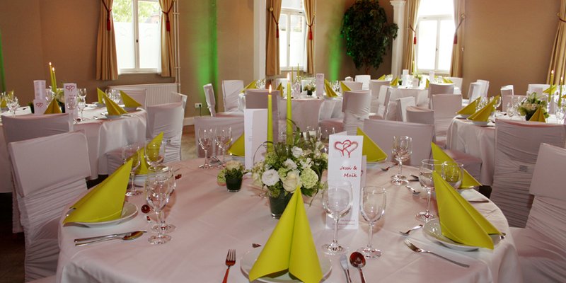 Reetdach-Landhaus mit Fachwerk-Saal