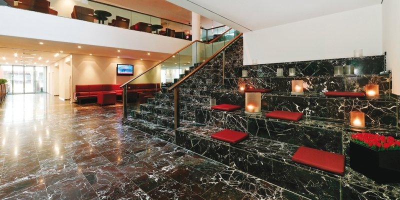 Design hotel with views of HH - Lobby