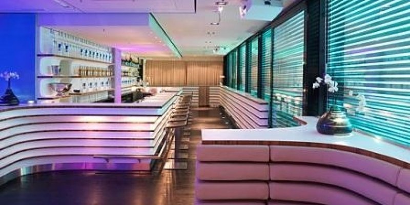 Exklusive Eventlocation direkt an der Elbe - Projektionswand 14 Meter