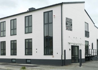 modern and media-equipped location