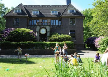 Herrschaftliche Villa, 10.000qm Garten