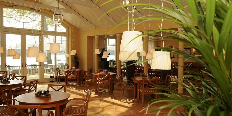 Schönes Rest. mit Seeblick