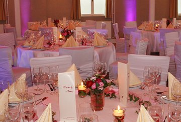 Thatched roof farmhouse with timber-framed Hall