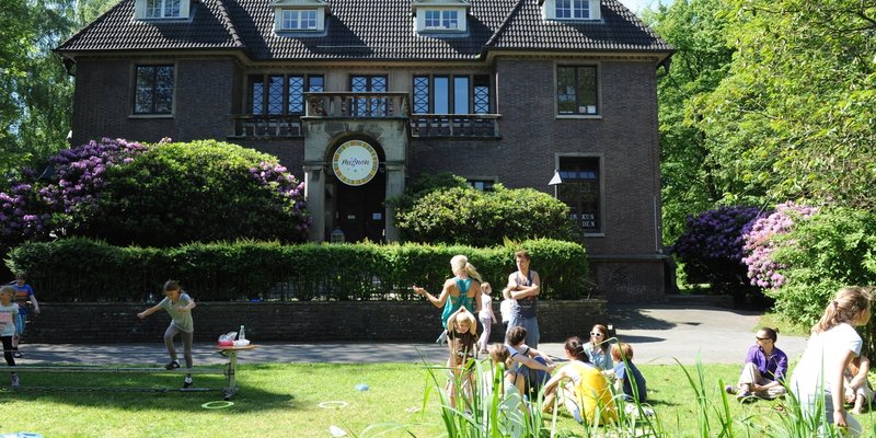 Stately Villa, 10,000 sq m garden