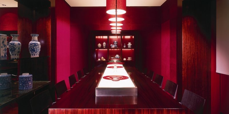 Hotel im Art+Tech-Stil mit Skybar