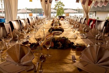 Restaurant-Cafe on the Lake