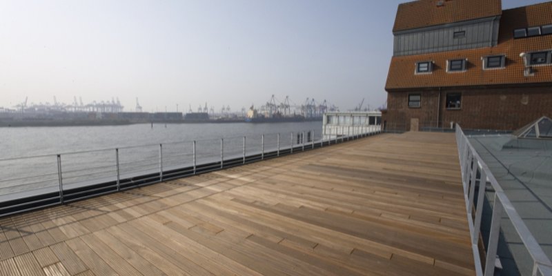 Loftiges arch overlooking the Elbe